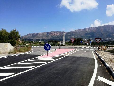 OBERTA JA AL TRÀFIC RODAT L'ENTRADA A GATA PER LA CARRETERA DE XÀBIA