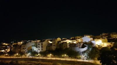 MIRADES URBANES: Dorm el poble i la gent (Gata: foto Antonio Monfort)