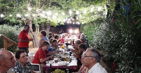 ELS VEÏNS DE LA PARTIDA SENIES DE GATA ACOMIADEN L'ESTIU