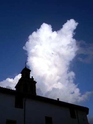 IMATGES CURIOSES: NUVOLOTSPERÒ AIGUA POCA (ha passat la gota freda)