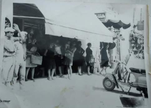 FOTOGRAFIES ANTIGUES (Gata en el record) -1.810-. L'Spar a la Plaça Espanya (1967)