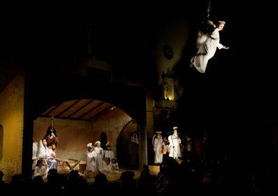 LA PREMSA ENCARA PARLA DEL MISTERI DE REIS A GATA: Article de Clara Giner (Alicante Plaza)