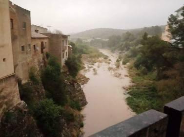 TROMBA D'AIGUA I FORTA TORMENTA. HUI JA ES RECULLEN 108 LITRES. CAMINS TALLATS