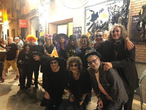 IMATGES DE FESTA: LA COMISSIÓ DE GATA TAMBÉ ESPANTA LA POR (disfresses, música i diversió)