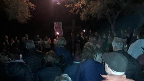 MOLTS VEÏNS DE GATA AL VIA CRUCIS NOCTURN DEL PARC DEL RIU I EL PASSEIG DE LES COVES ROGES