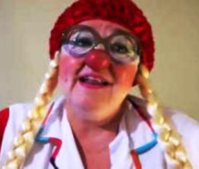 LA VEÏNA DE GATA PAQUI NOGUERA (DOCTORA PILI DORA COMPRIMIDA, PAYASOSPITAL) ANIMA ALS SANITARIS D'ALACANT