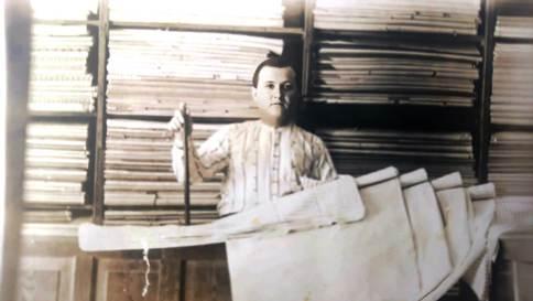 FOTOGRAFIES ANTIGUESI DABANS (Gata en el record) -1.844-: Vicente Monfort Monfort (Capot), tender de roba, 1920?