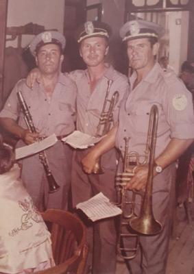 FOTOGRAFIES ANTIGUESI DABANS (Gata en el record, imatge 1.851). TRES MÚSICS EL DIA DE LA FESTA MAJOR DE 1970 ## FOTOGRÀFIES DE LES FESTES*