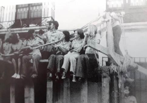 FOTOGRAFIES ANTIGUESI D'ABANS (Gata en el record) -1.859-: PALCO DELS QUINTOS I QUINTES DAVANT DE CA EL RECTOR, Corro de bous antic *FOTOS DE FESTES*