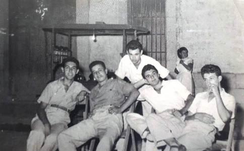 FOTOGRAFIES ANTIGUESI D'ABANS (Gata en el record) -1.861-: AMICS A FESTES AL CARRER DEL TRAMUSSER. ANYS 60 *FOTOS DE FESTES*