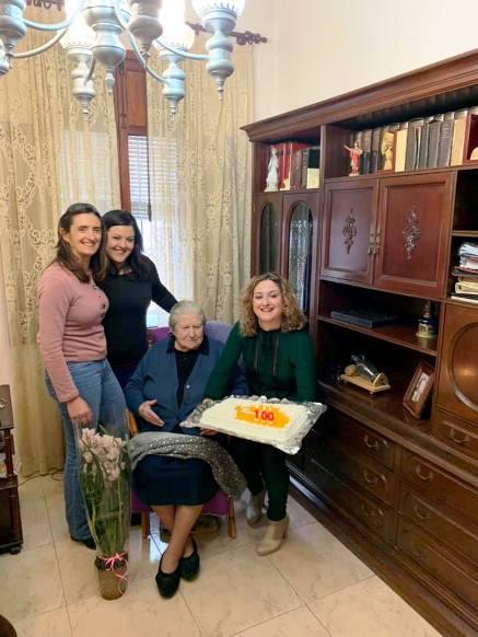 LA CENTENÀRIA DE GATA VICENTA SIGNES CASANOVA VA COMPLIR AHIR, DIA 1 DE FEBRER, 102 ANYS