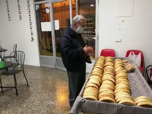 HUI ÉS SANT BLAI, PROTECTOR DELS MALS DE LA GOLA. DIA DE ROTLLOS I DOLÇOS