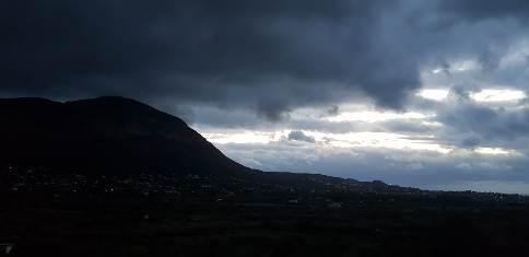 LA PRIMAVERA ENTRA (10.37 H.) AMB PLUJA A GATA. Ja s'han recollit hui 6 litres