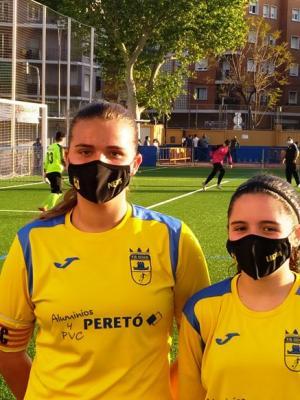 DOS JOVES FUTBOLISTES GATERES, NEUS ESPASA MONFORT I LIDIA MULET PEDRO, JUGUEN AL F.B. DÉNIA CADET-INFANTIL VALENTA