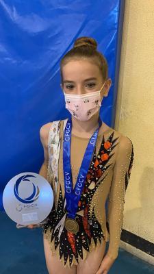 LA GIMNASTA INFANTIL DE GATA, ELIA MENGUAL FERRER, 1ª PROVINCIAL I 2ª AUTONÒMICA EN ARO (Competint amb el club calpí)