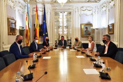 L'EMPRESARI GATER VICENT PONS (POINT), VISITA LES CORTS VALENCIANES, COM A RESPONSABLE DE LA CANDIDATURA DE VALÈNCIA CAPITAL MUNDIAL DEL DISSENY 2022