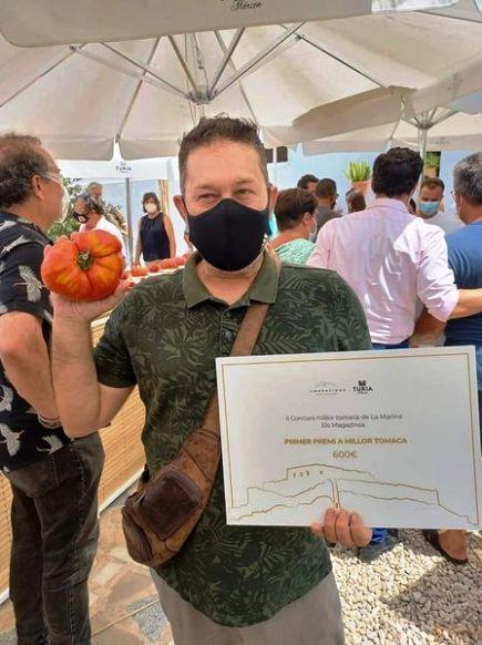 EL VEÍ DE GATA FERRAN GIRÓ GUANYA EL II CONCURS DE LA MILLOR TOMACA DE LA MARINA ALTA DE MAGAZINOS, A DÉNIA