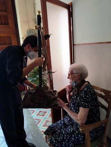 GATA EN FESTES. PARRÒQUIA. EXTRAORDINARI I EXCEPCIONAL A CAUSA DE LA COVID19: SEGON DIA DE VISITA DEL SANTÍSSIM CRIST ALS MALATS I VELLETS