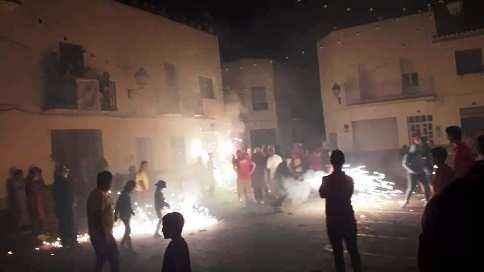 4/8, FESTES GATA: HUI SISÉ DIA: ESPECTACLES: MENUTS, MAJORS / MARCEL EL MARCIÀ / FINAL DEL TRUC / CORDÀ INFANTIL. Destaquem la cordà, ahir pels majors, hui infantil