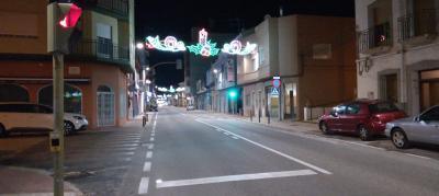 DIES QUE ANUNCIEN EL NADAL A GATA: ELS LLUMS OMPLIN ELS CARRERS I PLACES