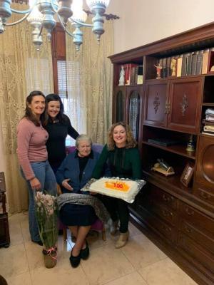 LA CENTENÀRIA GATERA VICENTA SIGNES CASANOVA TÉ 103 ANYS I 1 DIA. L'altra centenària, María Monfort Costa en té 101