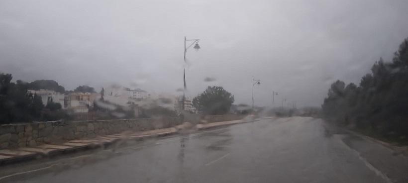 L'EPISODI DE PLUGES DEIXA FINS ARA 97,6 LITRES A GATA. HUI SOLS, 54,4. Fa dos anys i un mes que no ve el riu