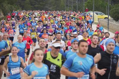 LA GRAN FESTA MULTICOLOR DE L'ATLETISME S'HA VISCUT HUI A GATA. Jordi Ripoll guanya la carrera absoluta. 1.055 corredors a la prova reina