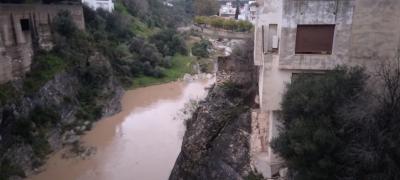 TORNA A BAIXAR EL RIU !!. HUI ÉS DIMARTS, 22-3. Després d'estar el seu llit sec ahir tot el dia