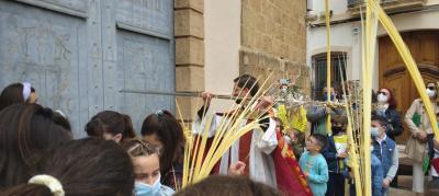LA PROCESSÓ DE RAMS DONA ENTRADA A LA SETMANA SANTA. Gata, de la Plaça Nova a l'església