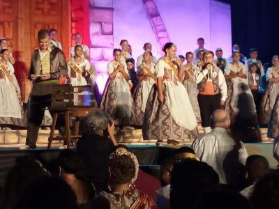 FESTES GATA, FESTIVAL 2022: SORPRESES I DOS QUINTADES MAJORS. Neus i Lucas representants 2020-2021. Anna, Elena i Luís, 2022. Els menuts, Alma i Pep