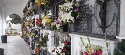 EL DOBLE CEMENTERI GATER REP CENTENARS DE VISITANTS A LES VESPRES DE TOTS SANTS. Repassem els llocs d'enterrament del poble