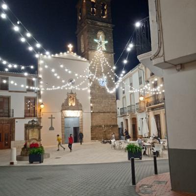 TEMPS DE BETLEMS, ARBRESS'APROPA EL NADAL I EL POBLE LLUÏX ELS LLUMS