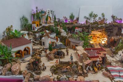 BON DIA, HUI ÉS EL DIA DE NADAL. BONS DESITJOS A TOTS ELS SEGUIDORS DEL BLOG. Tradicions, costums, gastronomia nadalenca, estrenes Hui és el dia de Nadal, cap dia més a l’any. Diem -mal dit- que celebrem els Nadals. Un dia clar i ras. Bona temperatura.