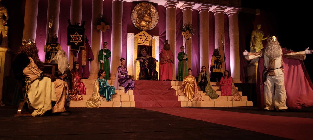 MISTERI DE REIS DE GATA, UNA FESTA-ESPECTACLE TEATRAL D’INTERÉS TURÍSTIC AUTONÒMIC. De 1968 a 2024, 56 anys d’evolució contínua: l’Auto de los Reyes Magos de Antonio Salvá Roselló es converteix en el gran Misteri de Reis