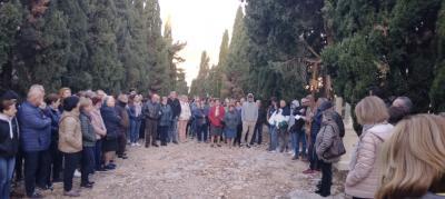MATÍ DEL DIVENDRES SANT 2023 A GATA: AL VOLTANT DE 150 PERSONES PUJEN A L'ERMITA RESANT EL TRADICIONAL VIA CRUCIS. Aquesta vesprada a les 19:30 hores, la processó del Sant Soterrament