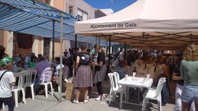 AHIR, ÈXIT DE PARTICIPACIÓ I UN MERAVELLÓS DIA PER A LA FESTA DEL BERENARET DE PASQUA (XIII edició, carrer La Pau)