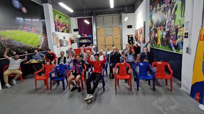 ELS MEMBRES DE LA PENYA BARCELONISTA DE GATA CELEBREN EL 27 CAMPIONAT DE LLIGA 2022-2023 DE L'EQUIP BLAUGRANA