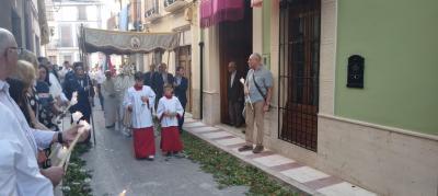 AHIR, SOLEMNITAT DEL CORPUS CHRISTI. A Gata, tornava la cinquena taula al carrer Moreres