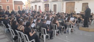 CONCERT DEL SOCI HISTÒRIC. AHIR, 8 DE JULIOL, ELS QUE ARA TOQUEN I ELS QUE VAN TOCAR A LA BANDA UNIÓ MUSICAL. Homenatjada la primera dona de l'agrupació musical, Consuelo Martí Costa