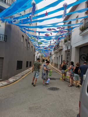 FESTESGATA2023: LA COMISSIÓ DONA A CONÉIXER ELS PREMIS ALS CARRERS ENGALANATS: 1er, Hostal; 2n, Signes i 3r compartit Obispo Cervera i La Pau