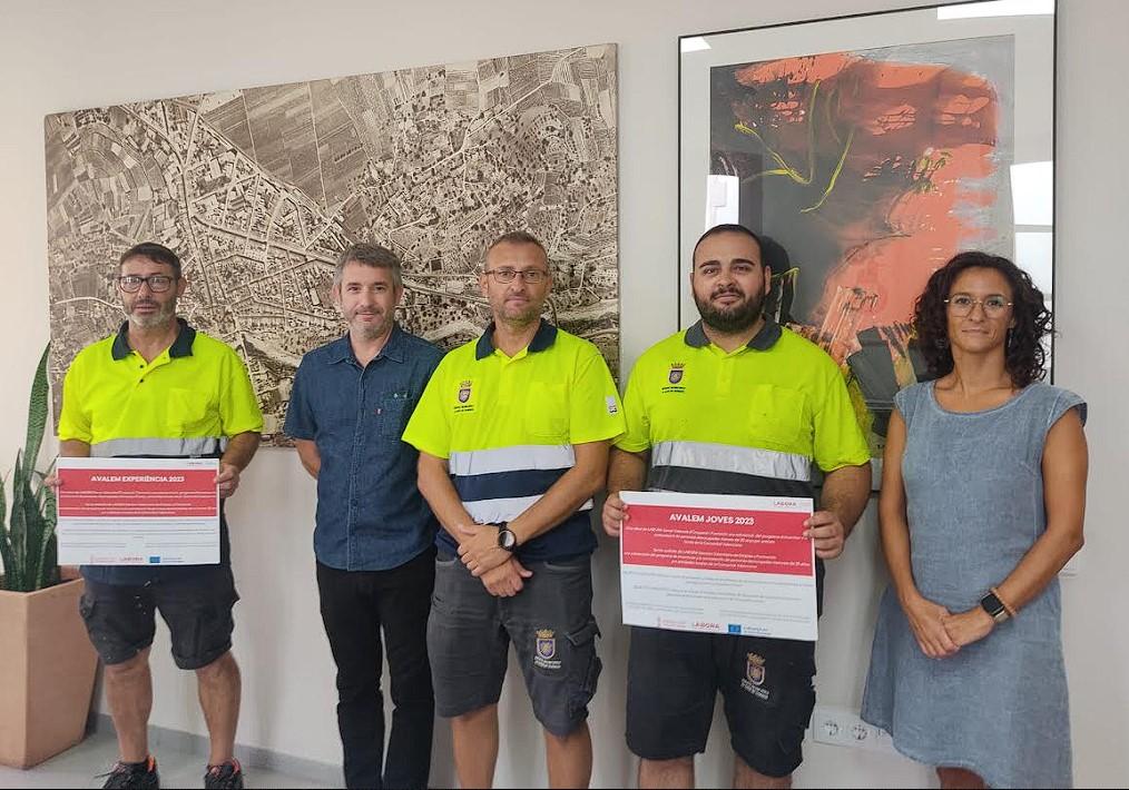 L´AJUNTAMENT CONTRACTA DOS TREBALLADORS PER MIG DELS PROGRAMES DE FOMENT DE L'OCUPACIÓ. Són dos peons i el contracte és d'un any