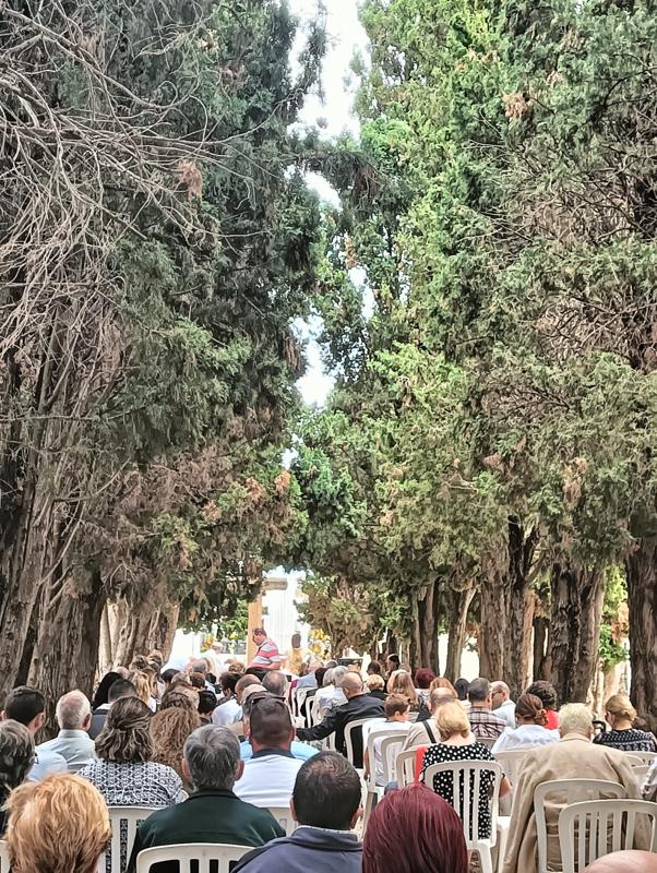 NOVEMBRE, MES DE DIFUNTS. EL DOBLE CEMENTERI MUNICIPAL VISITAT PER CENTENARS DE GATERS I GATERES. Dades curioses de l'antic cementeri parroquial (1886-1932)