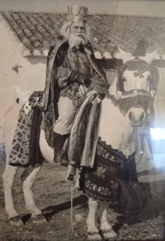 FOTOGRAFIES ANTIGUES...I D'ABANS, DE NO FA MASSA TEMPS (Gata en el record). Reis, final dècada dels 40. Foto nº 1905 de la série del Cronista de Gata. Antonio Pedro ("Paleres"), 1949?