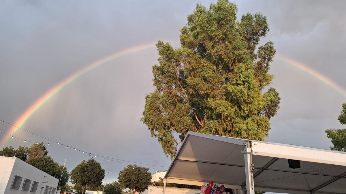 FESTES GATA: LA PLUJA SORPRÉN ALS ASSISTENTS AL CORRO I S'ACURTA LA SESSIÓ DE LA VESPRADA
