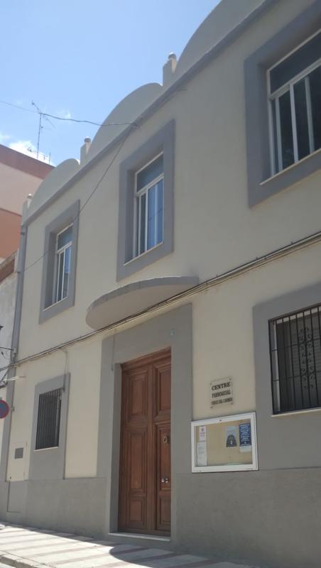 HUI, DIA DE LA VERGE DEL CARME, RECORDEM QUE EL CENTRE PARROQUIAL PORTA EL SUE NOM i QUE HI HAVIA UNA  CONFRARIA FUNDADA EN 1926. AL CARRER NOU, UN PLAFÓ CERÀMIC TÉ L'ADVOCACIÓ. Felicitacions a totes les que hui celebreu el vostre dia