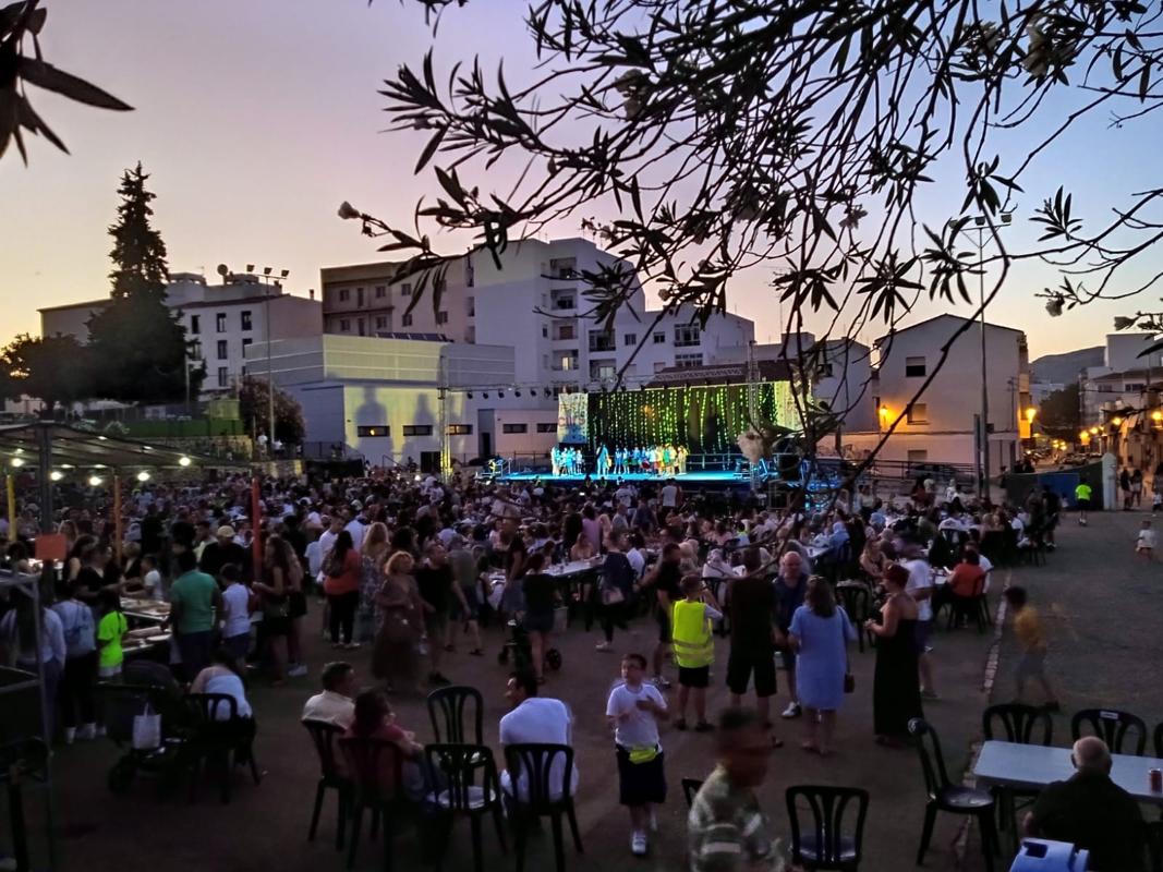 AHIR PEL TARDET, EL CEIP SANTÍSSIM CRIST DE GATA VA FER EL SEU FESTIVAL FI DE CURS. HUI LI TOCA EL TORN A L'ESCOLA MUNICIPAL DE DANSA