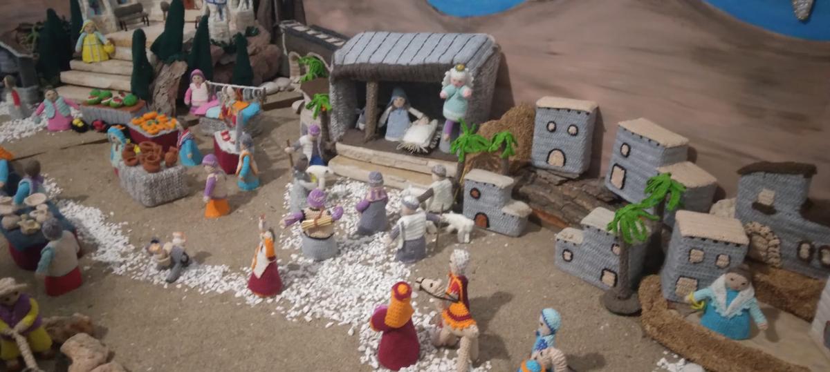 TEMPS DE BETLEMS...: UN LABORIÓS I ARTÍSTIC BETLEM DE PUNT DE GANXO, El podeu descobrir al carrer La Pau 15 de Gata