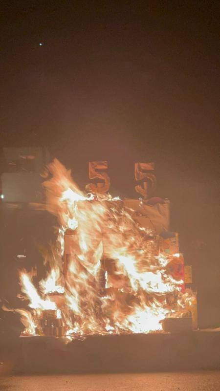 ELS JUNIORS VAN CREMAR AHIR LA SEUA FALLA DEL 55 ANIVERSARI DEL MOVIMENT. Malgrat el temps tan inestable