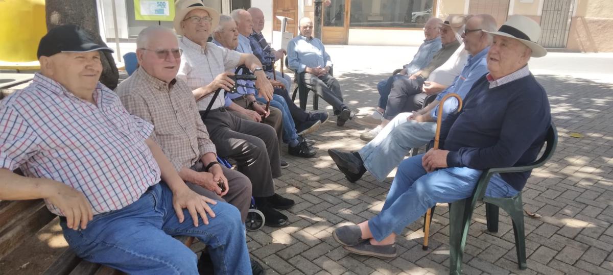 CONVERSES DELS MAJORS A LA SOMBRA DEL FICUS DE LA PLAÇA NOVA. Tradició oral dels gaters 