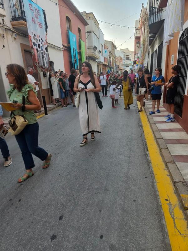 LA XXII MOSTRA D'ART AL VENT JA ES VISITA ALS CARRERS DE GATA. 87 teles d'artistes de 20 païssos. Al blog del Cronista coneixerem totes les teles